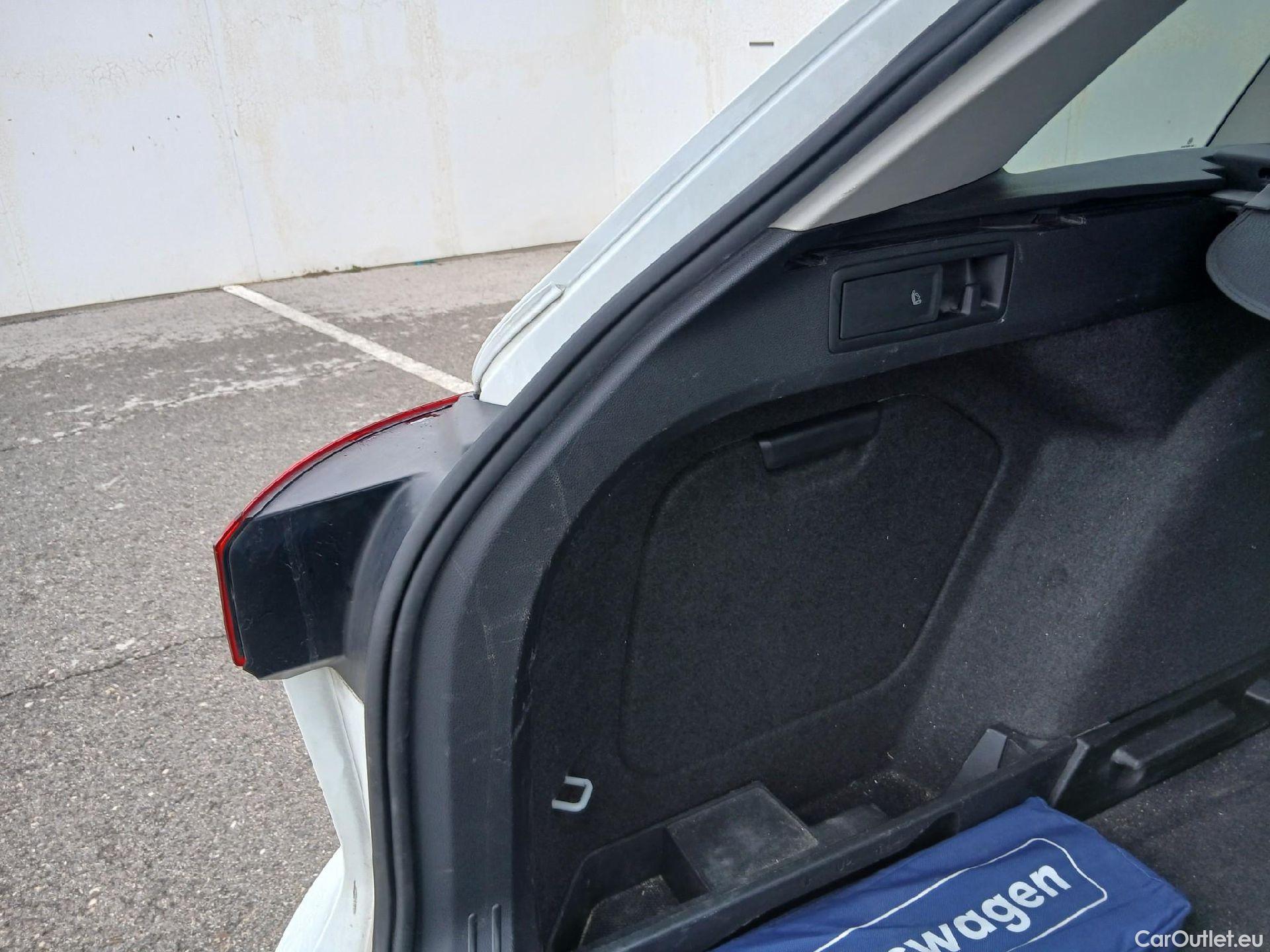  Volkswagen  Golf  VOLKSWAGEN / 2020 / 5P / familiar Life 1.0 eTSI 81kW (110CV) DSG Variant #25