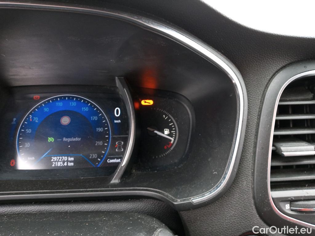  Renault  Megane RENAULT Mégane / 2015 / 5P / familiar Sp. Tourer Zen En. dCi 81kW (110CV) #47