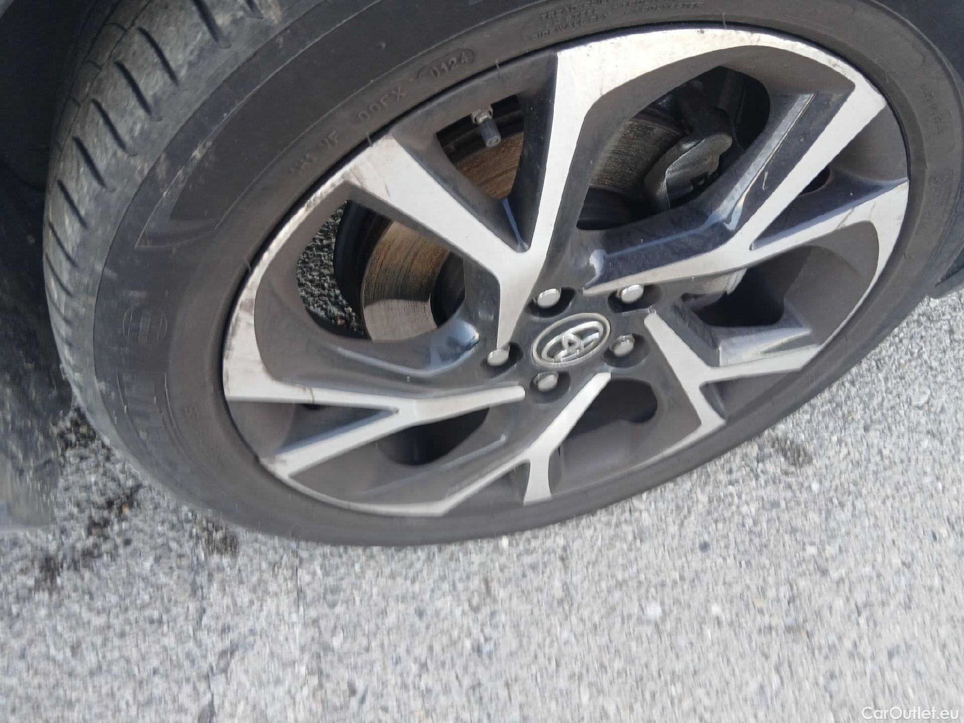  Toyota  C-HR TOYOTA  / 2016 / 5P / todoterreno 1.8 125H Advance (CX) #35