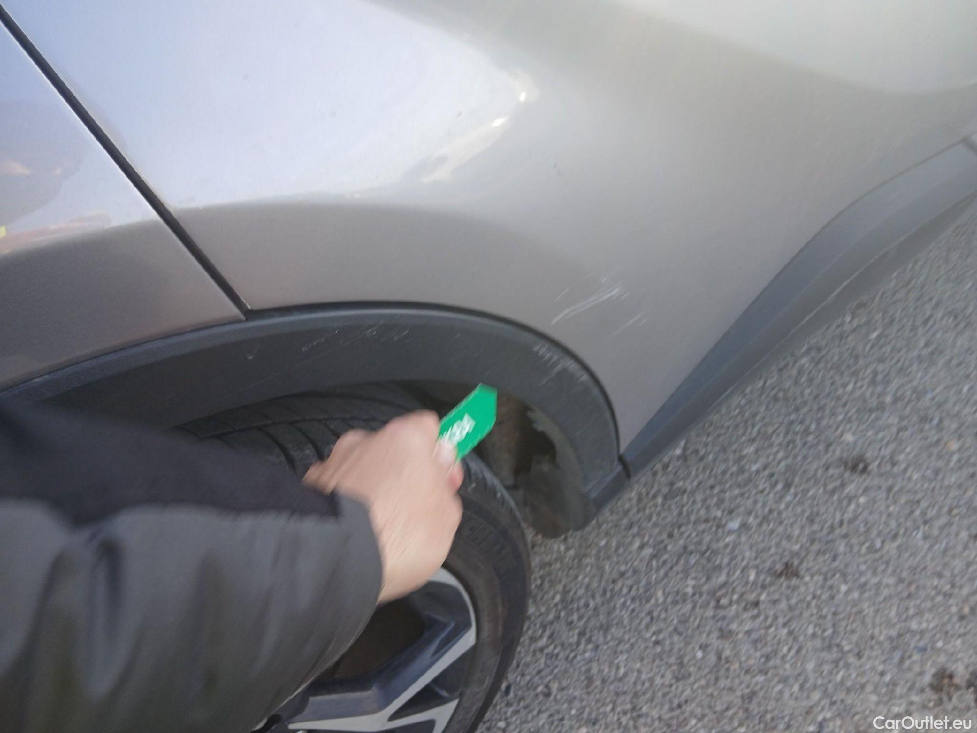  Toyota  C-HR TOYOTA  / 2016 / 5P / todoterreno 1.8 125H Advance (CX) #26