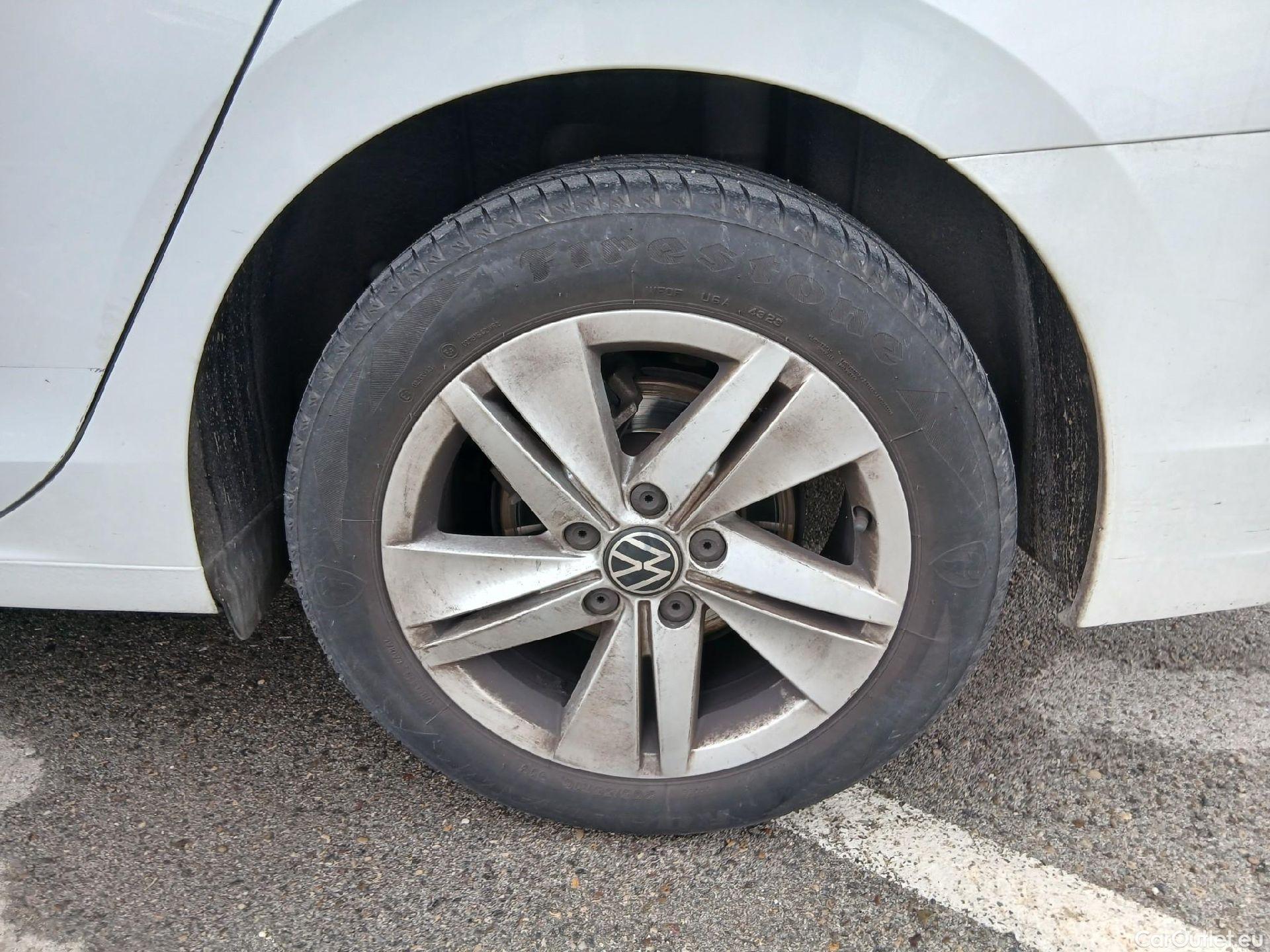  Volkswagen  Golf  VOLKSWAGEN / 2020 / 5P / familiar Life 1.0 eTSI 81kW (110CV) DSG Variant #16