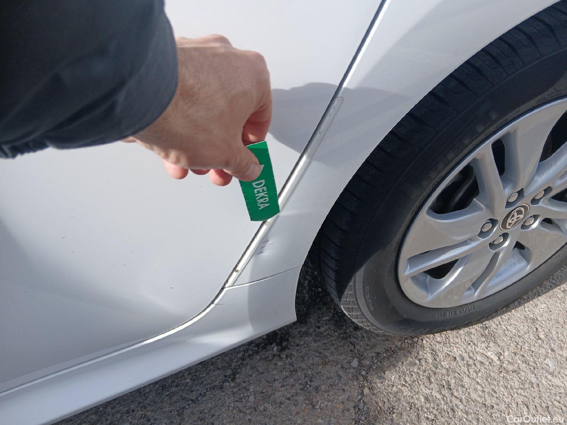  Toyota  Yaris TOYOTA  / 2020 / 5P / berlina con portón 1.5 120H Business Plus #6