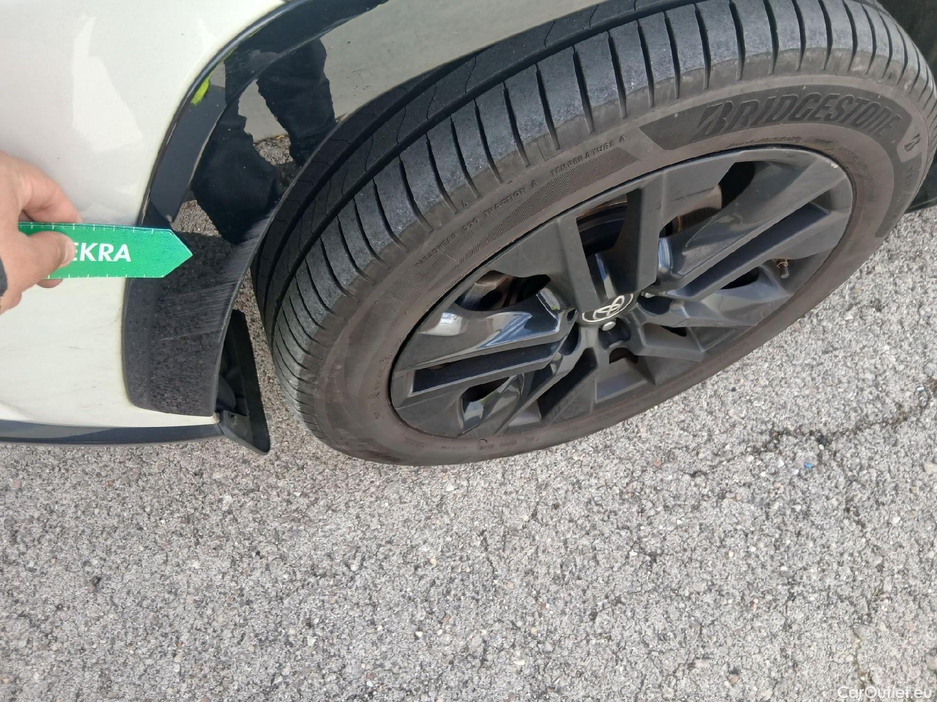  Toyota  RAV4 TOYOTA  / 2018 / 5P / todoterreno 2.5l 220H Style #12