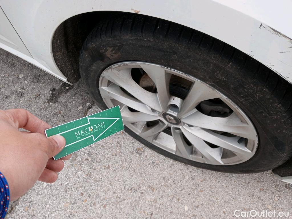  Renault  Megane RENAULT Mégane / 2015 / 5P / familiar Sp. Tourer Zen En. dCi 81kW (110CV) #24