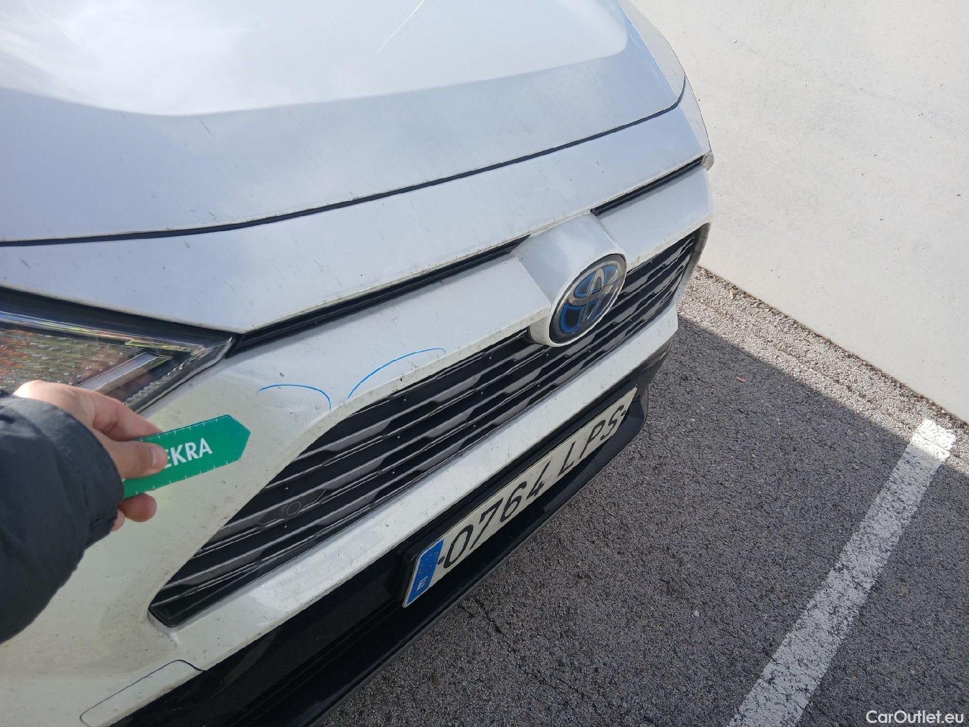  Toyota  RAV4 TOYOTA  / 2018 / 5P / todoterreno 2.5l 220H Style #6