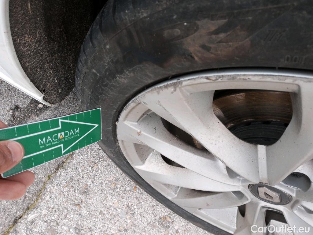  Renault  Megane RENAULT Mégane / 2015 / 5P / familiar Sp. Tourer Zen En. dCi 81kW (110CV) #23