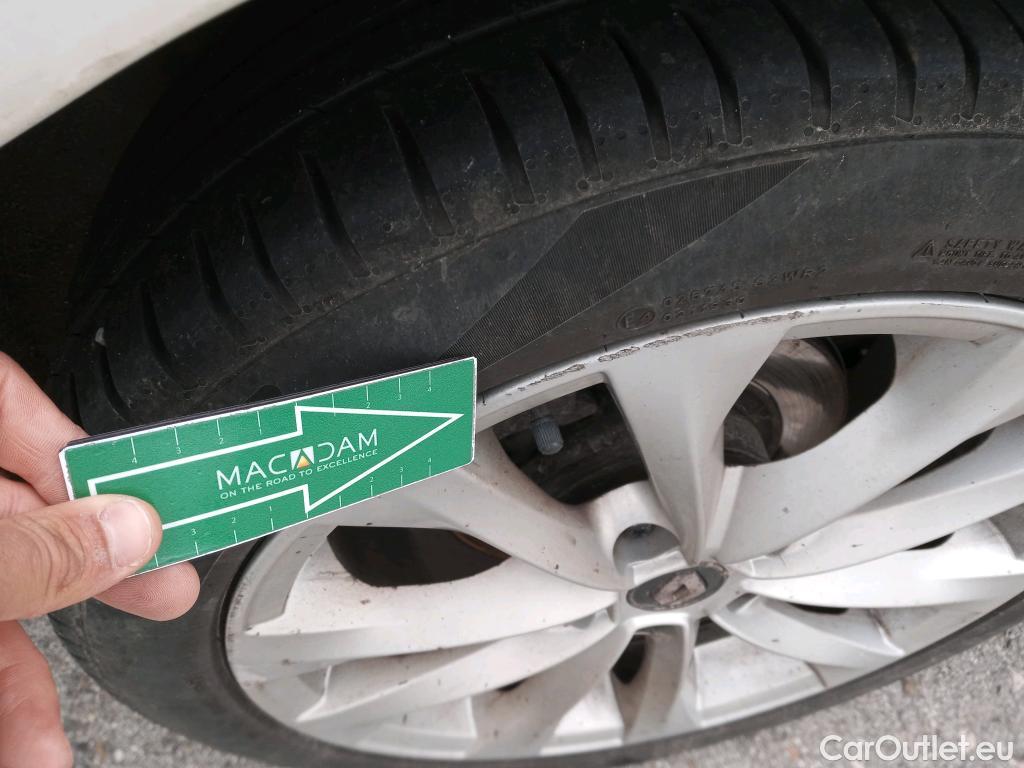  Renault  Megane RENAULT Mégane / 2015 / 5P / familiar Sp. Tourer Zen En. dCi 81kW (110CV) #19