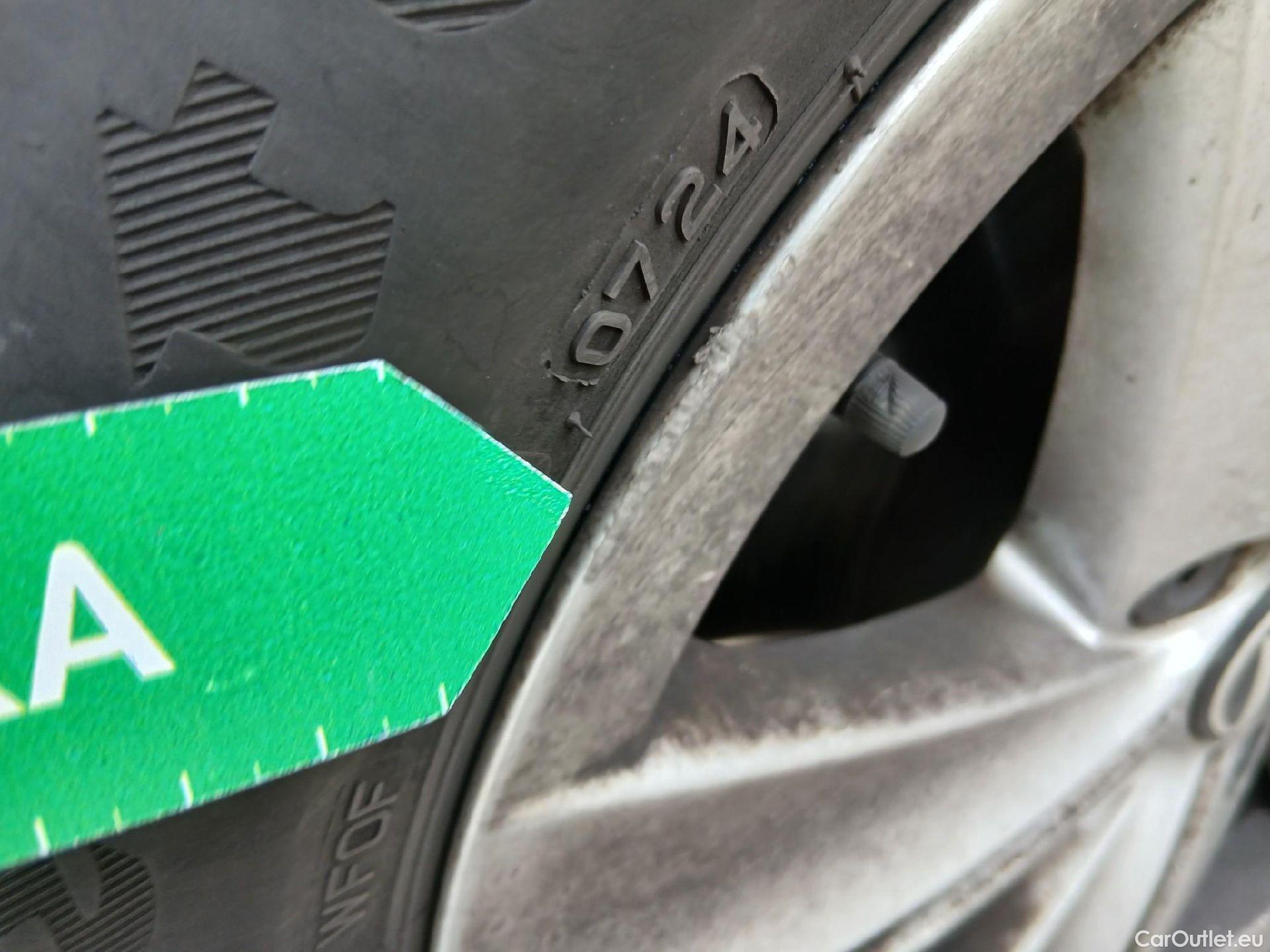  Volkswagen  Golf  VOLKSWAGEN / 2020 / 5P / familiar Life 1.0 eTSI 81kW (110CV) DSG Variant #35