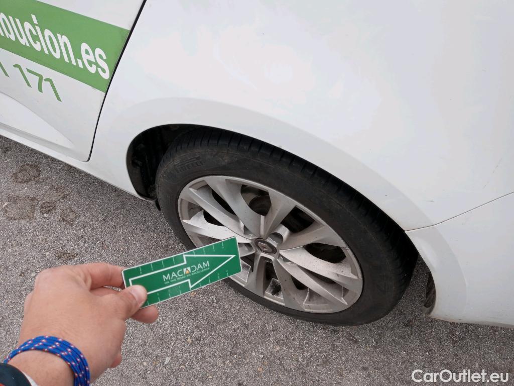  Renault  Megane RENAULT Mégane / 2015 / 5P / familiar Sp. Tourer Zen En. dCi 81kW (110CV) #22