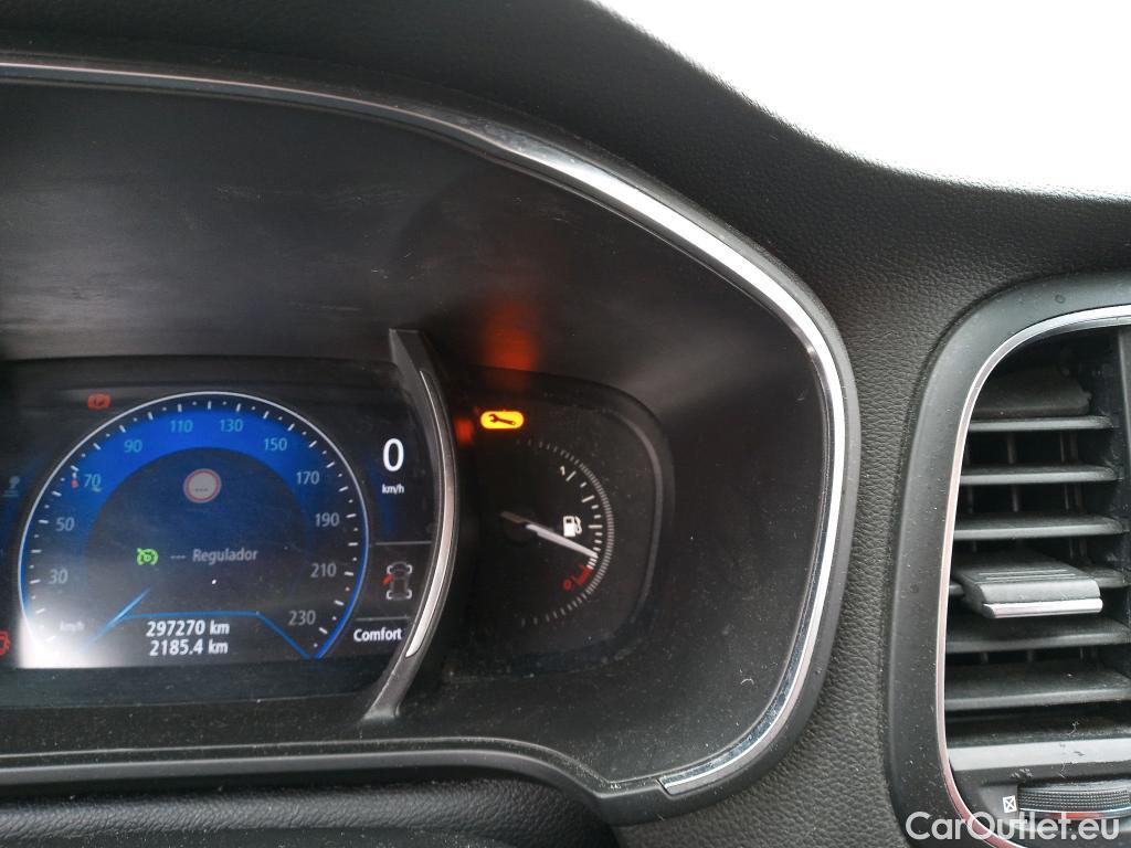  Renault  Megane RENAULT Mégane / 2015 / 5P / familiar Sp. Tourer Zen En. dCi 81kW (110CV) #46