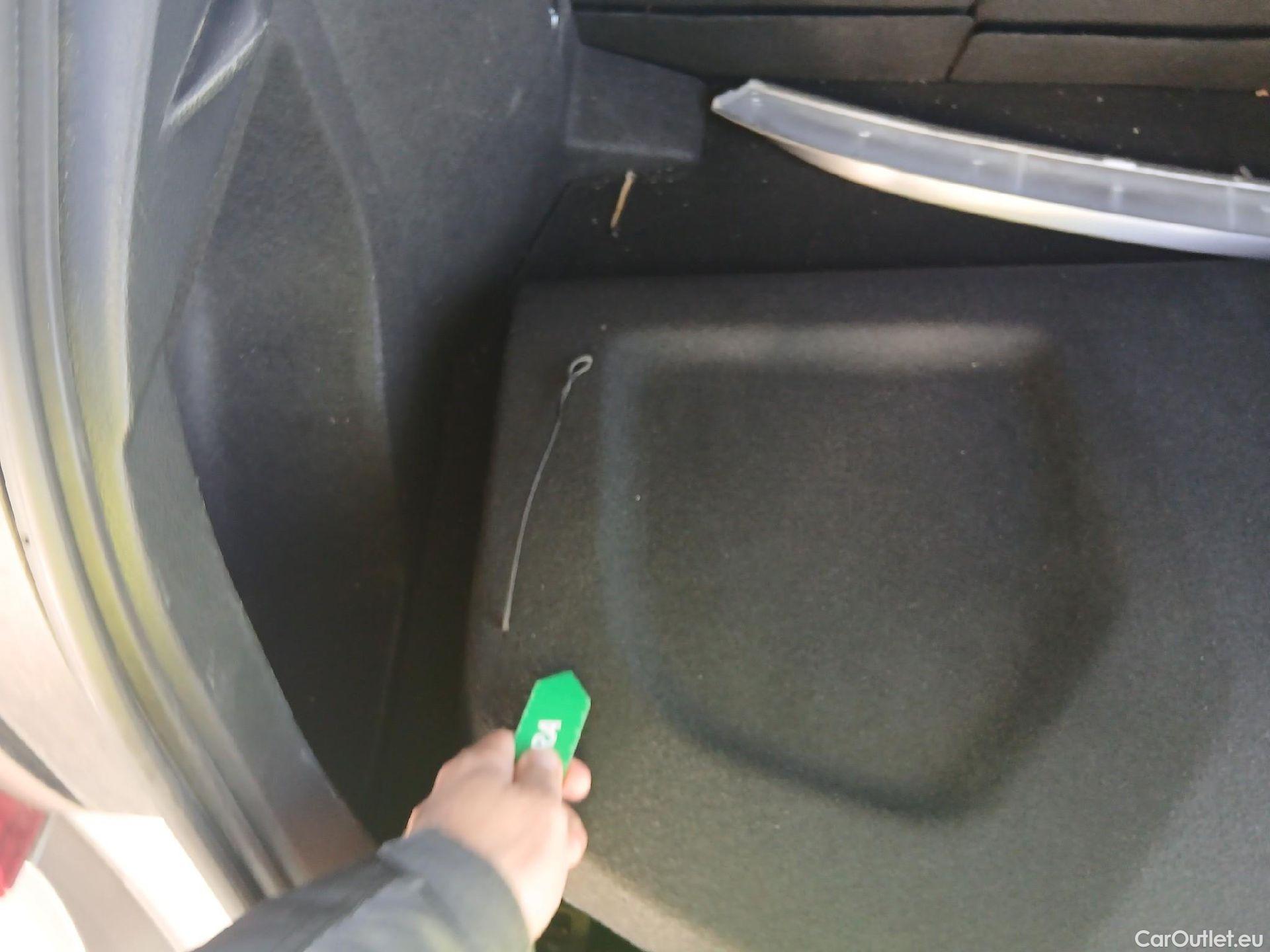  Toyota  C-HR TOYOTA  / 2016 / 5P / todoterreno 1.8 125H Advance (CX) #37