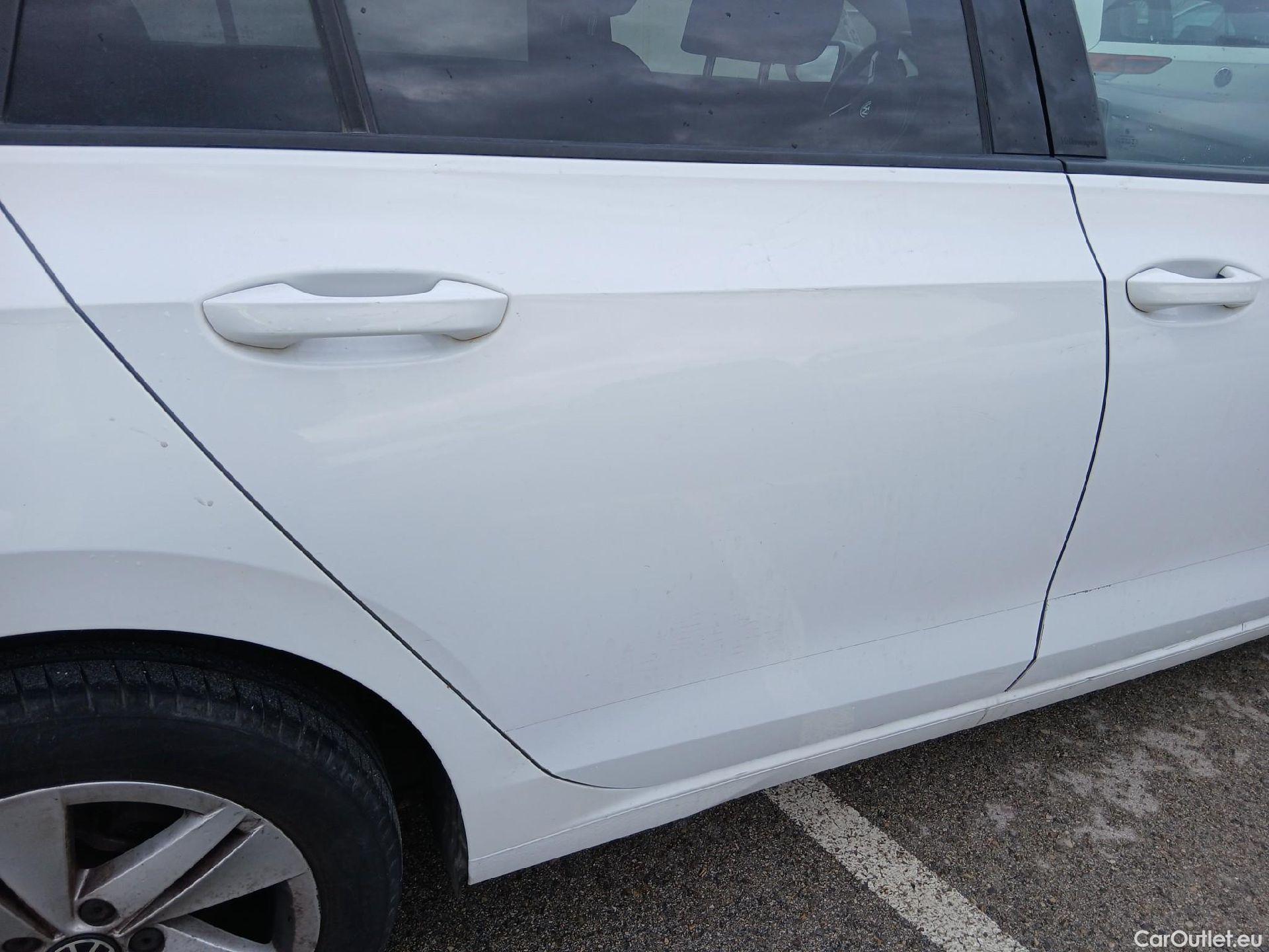  Volkswagen  Golf  VOLKSWAGEN / 2020 / 5P / familiar Life 1.0 eTSI 81kW (110CV) DSG Variant #33