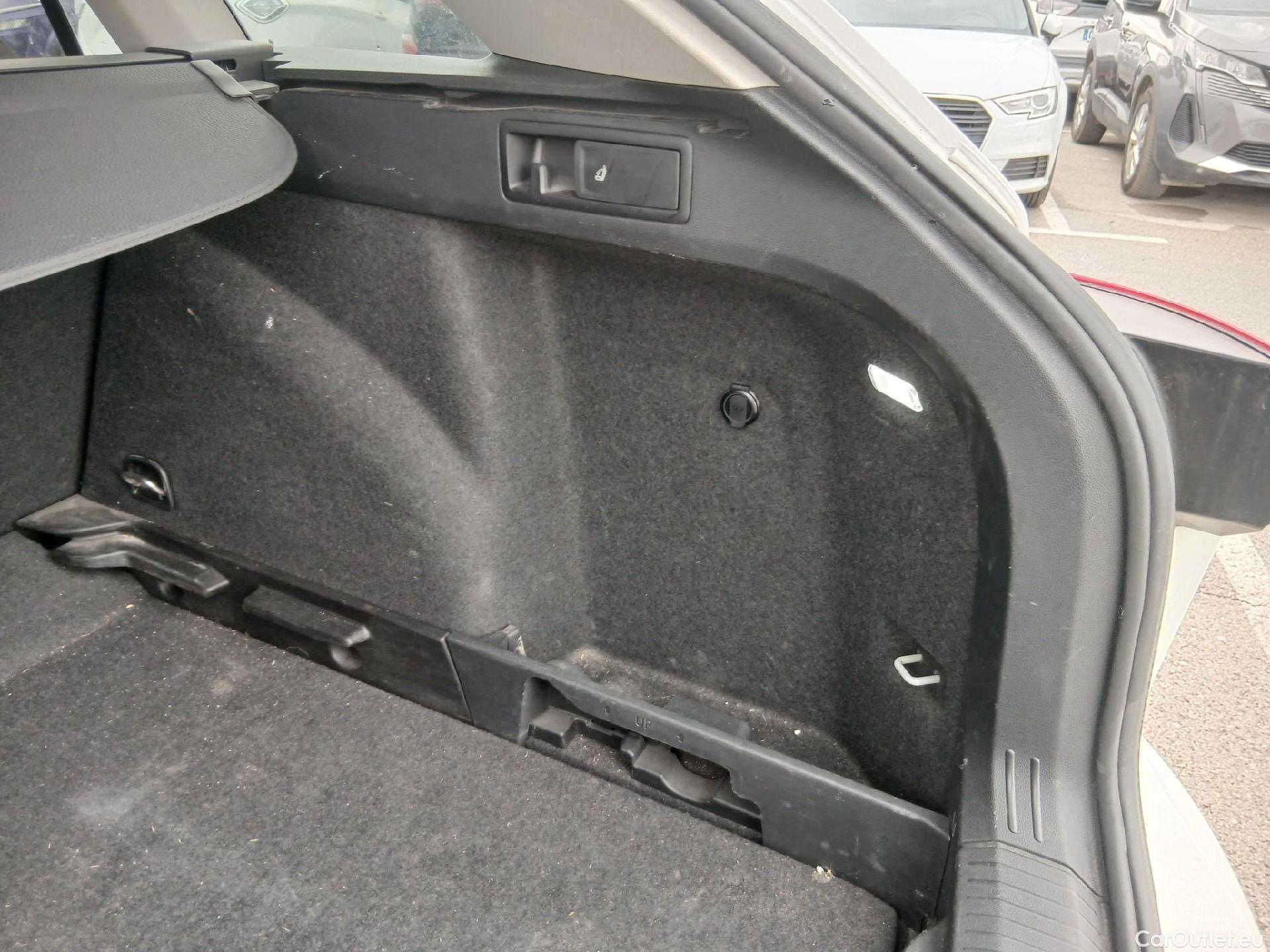  Volkswagen  Golf  VOLKSWAGEN / 2020 / 5P / familiar Life 1.0 eTSI 81kW (110CV) DSG Variant #29