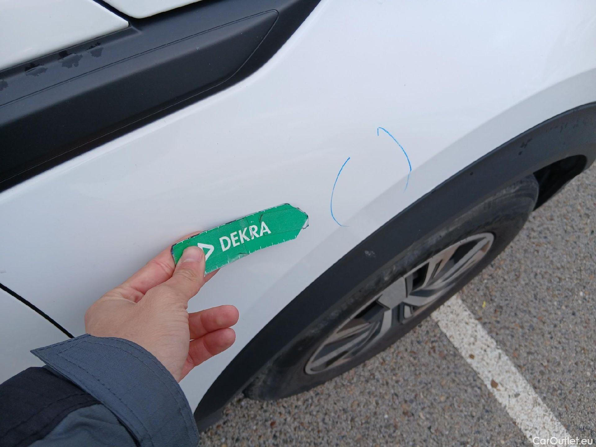  Peugeot  2008 PEUGEOT  / 2019 / 5P / todoterreno Active Puretech 100 S&S BVM6 #33