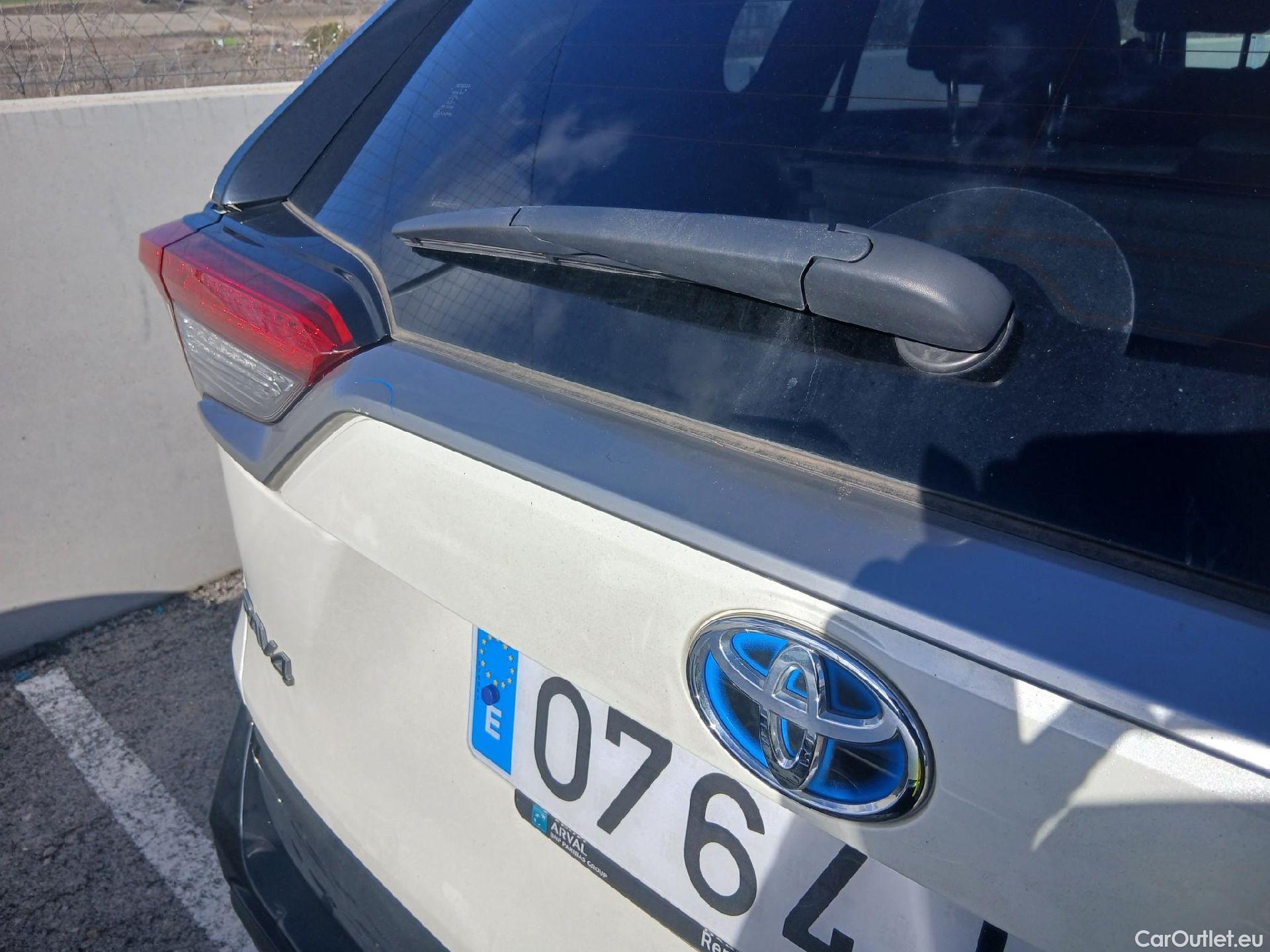  Toyota  RAV4 TOYOTA  / 2018 / 5P / todoterreno 2.5l 220H Style #26