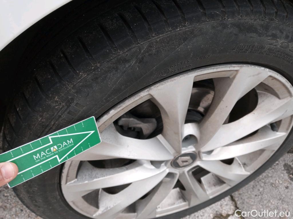  Renault  Megane RENAULT Mégane / 2015 / 5P / familiar Sp. Tourer Zen En. dCi 81kW (110CV) #18