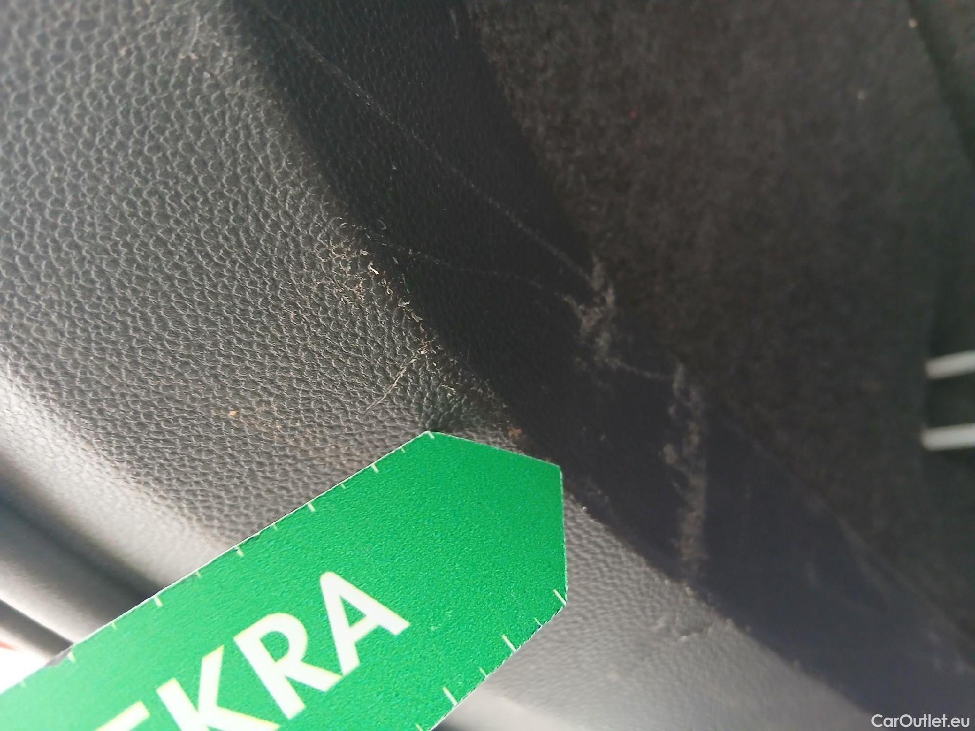  Volkswagen  Golf  VOLKSWAGEN / 2020 / 5P / familiar Life 1.0 eTSI 81kW (110CV) DSG Variant #24