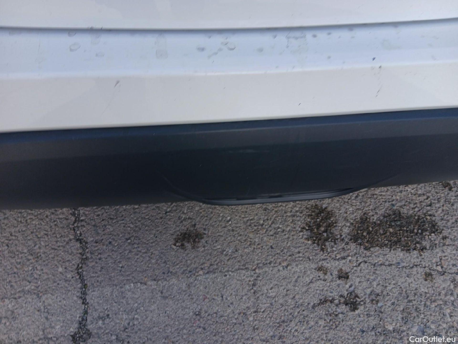  Toyota  Yaris TOYOTA  / 2020 / 5P / berlina con portón 1.5 120H Business Plus #9