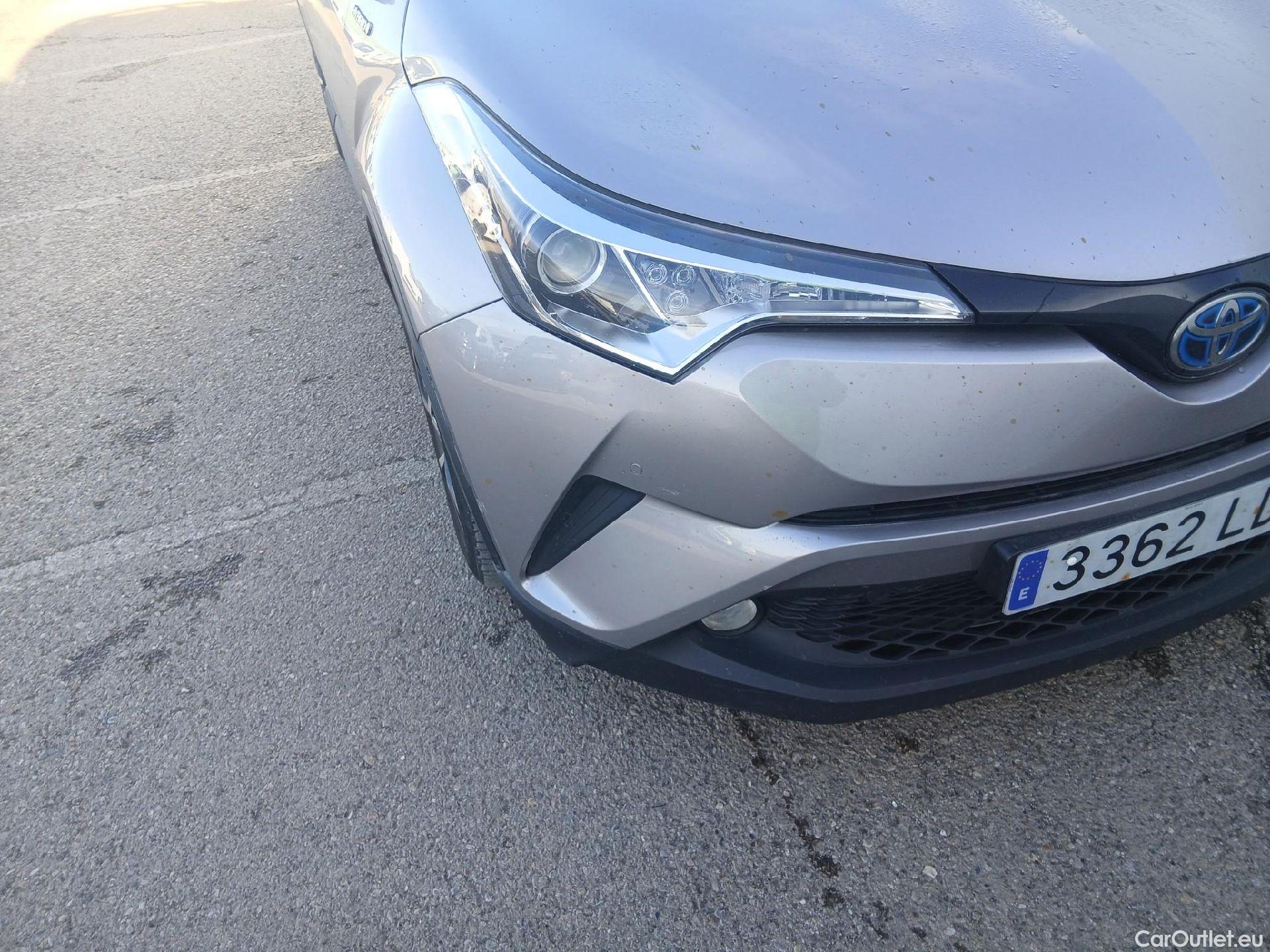  Toyota  C-HR TOYOTA  / 2016 / 5P / todoterreno 1.8 125H Advance (CX) #2