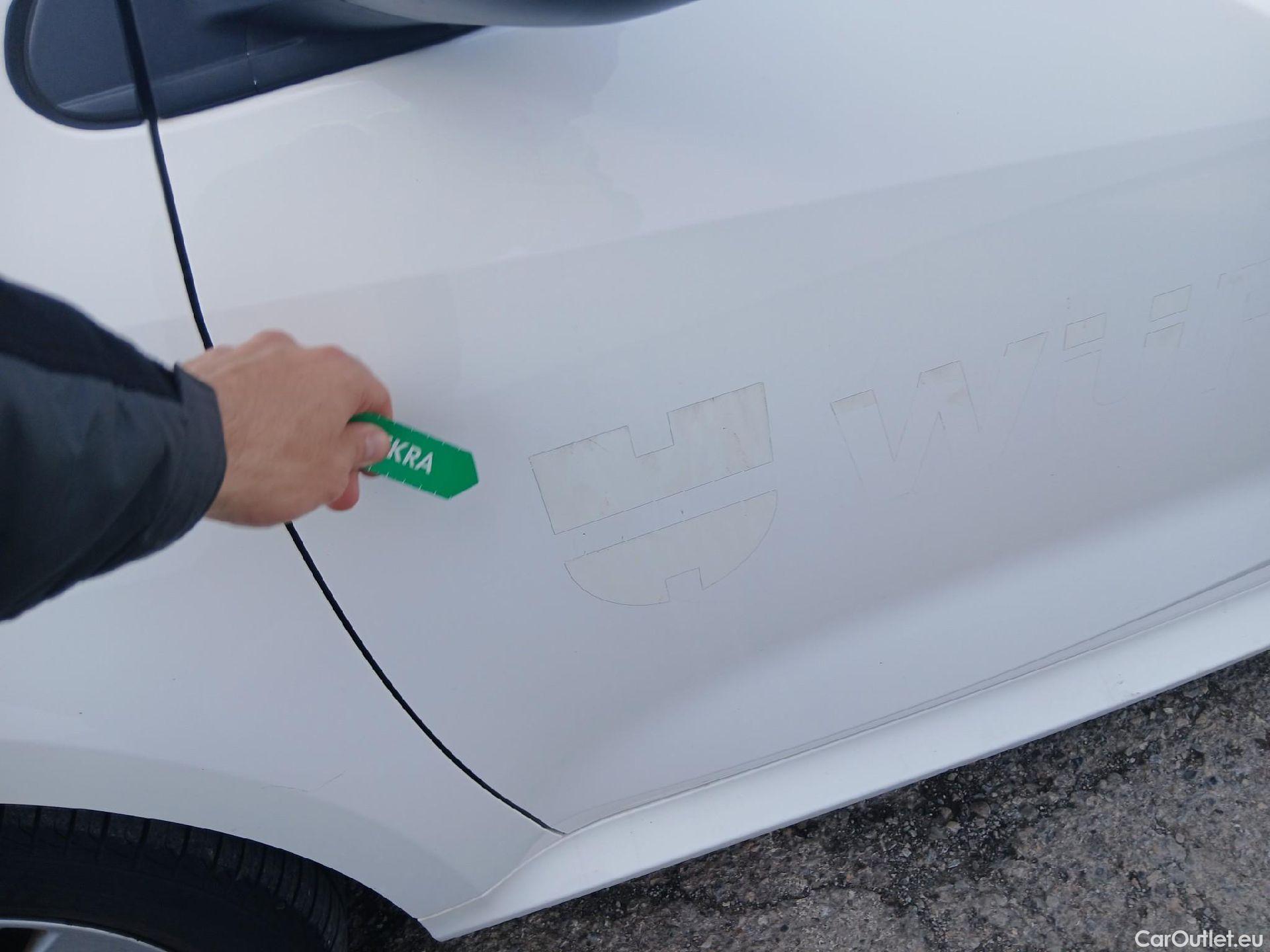  Toyota  Yaris TOYOTA  / 2020 / 5P / berlina con portón 1.5 120H Business Plus #4