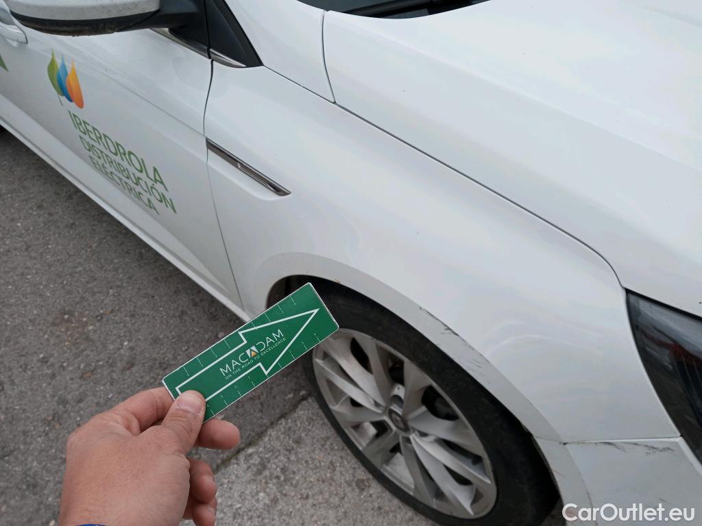  Renault  Megane RENAULT Mégane / 2015 / 5P / familiar Sp. Tourer Zen En. dCi 81kW (110CV) #26