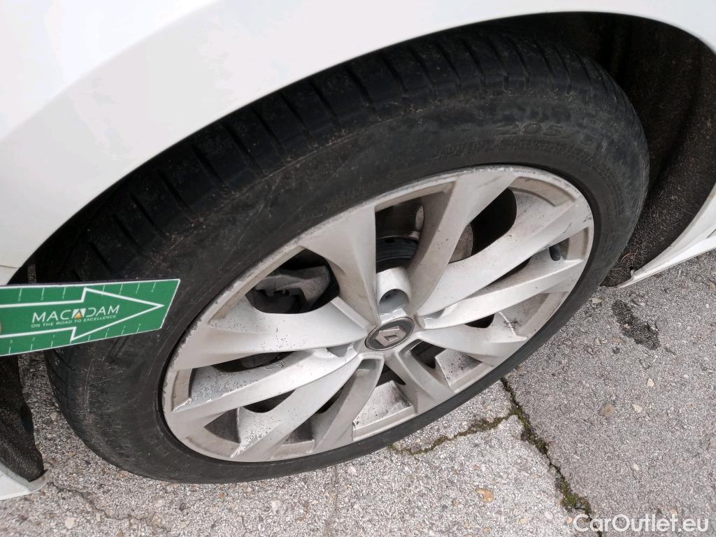  Renault  Megane RENAULT Mégane / 2015 / 5P / familiar Sp. Tourer Zen En. dCi 81kW (110CV) #17