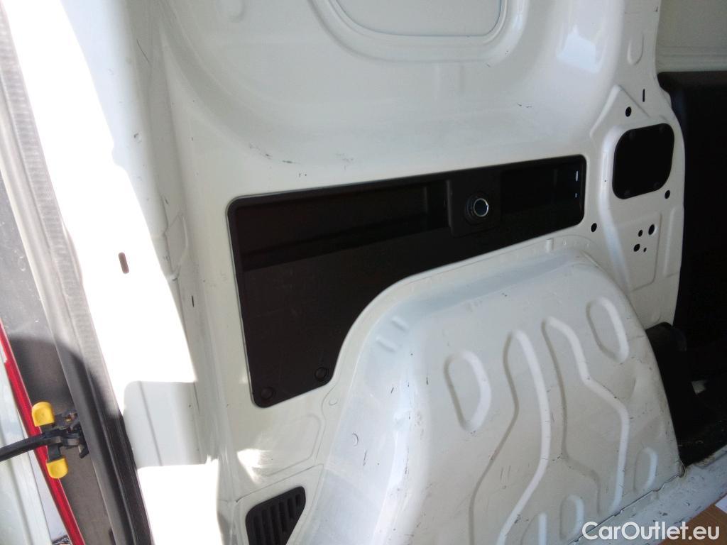  Fiat  Doblo FIAT Doblò Cargo/2015/4P/furgón derivado de turismo Cargo SX 1.6 Mjet 66kW (90CV) (AC) #16