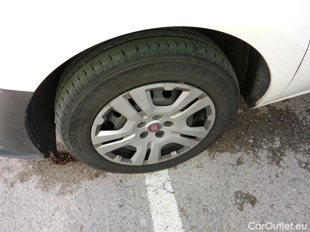  Fiat  Doblo FIAT Doblò Cargo/2015/4P/furgón derivado de turismo Cargo SX 1.6 Mjet 66kW (90CV) (AC) #18