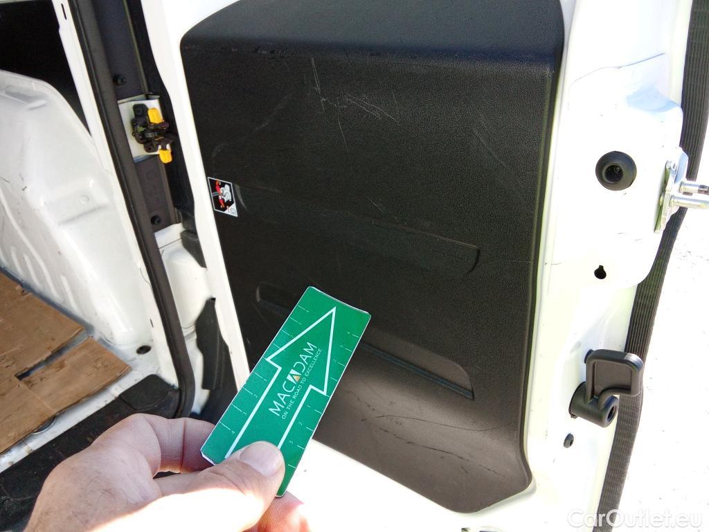  Fiat  Doblo FIAT Doblò Cargo/2015/4P/furgón derivado de turismo Cargo SX 1.6 Mjet 66kW (90CV) (AC) #11