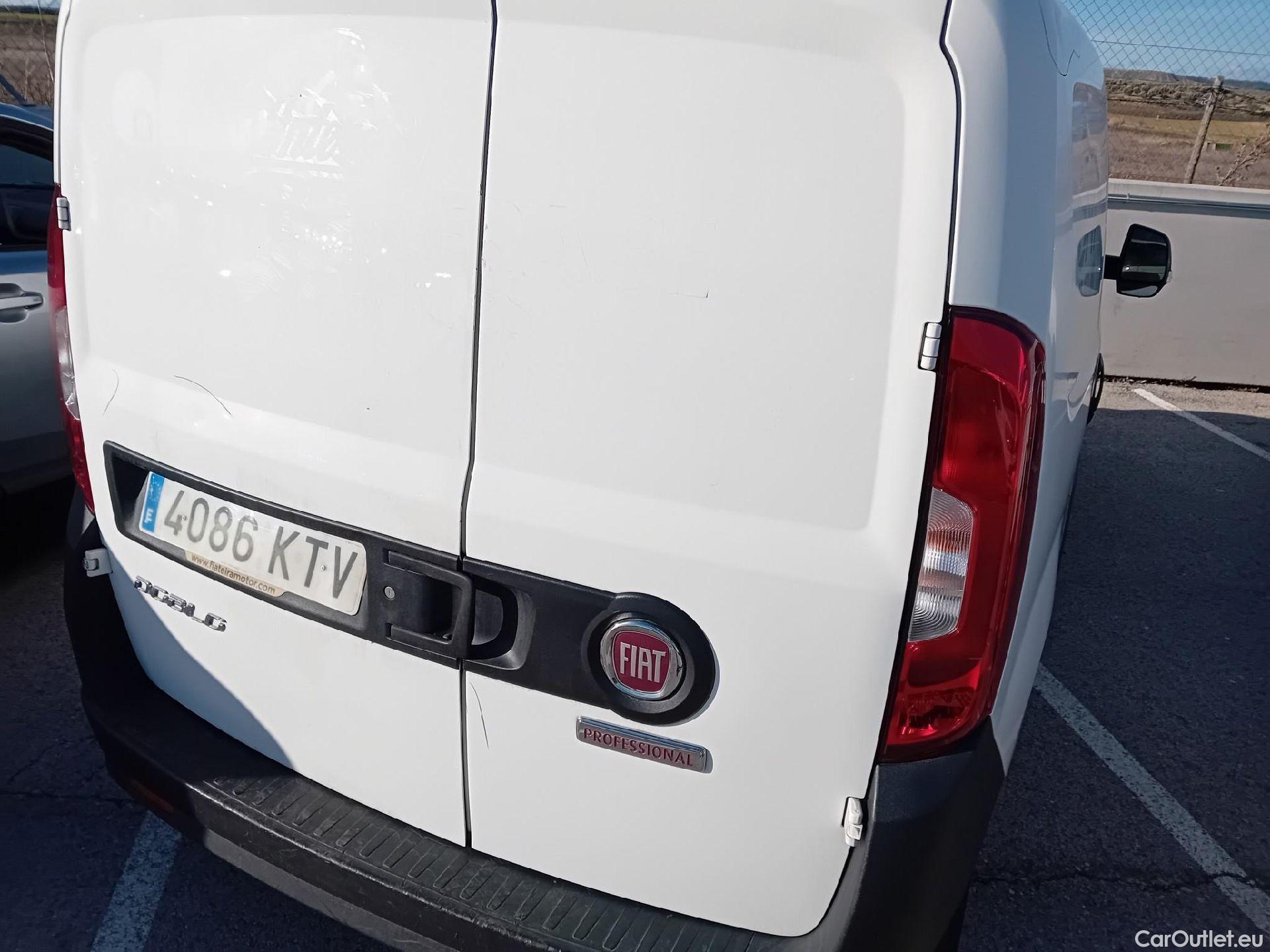  Fiat  Doblo FIAT Doblò Cargo/2015/3P/furgón derivado de turismo Cargo Base 1.3 Multijet 70kW (95CV) #23