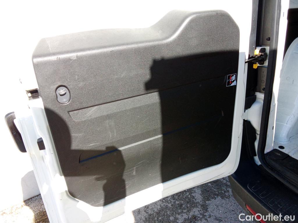  Fiat  Doblo FIAT Doblò Cargo/2015/4P/furgón derivado de turismo Cargo SX 1.6 Mjet 66kW (90CV) (AC) #12