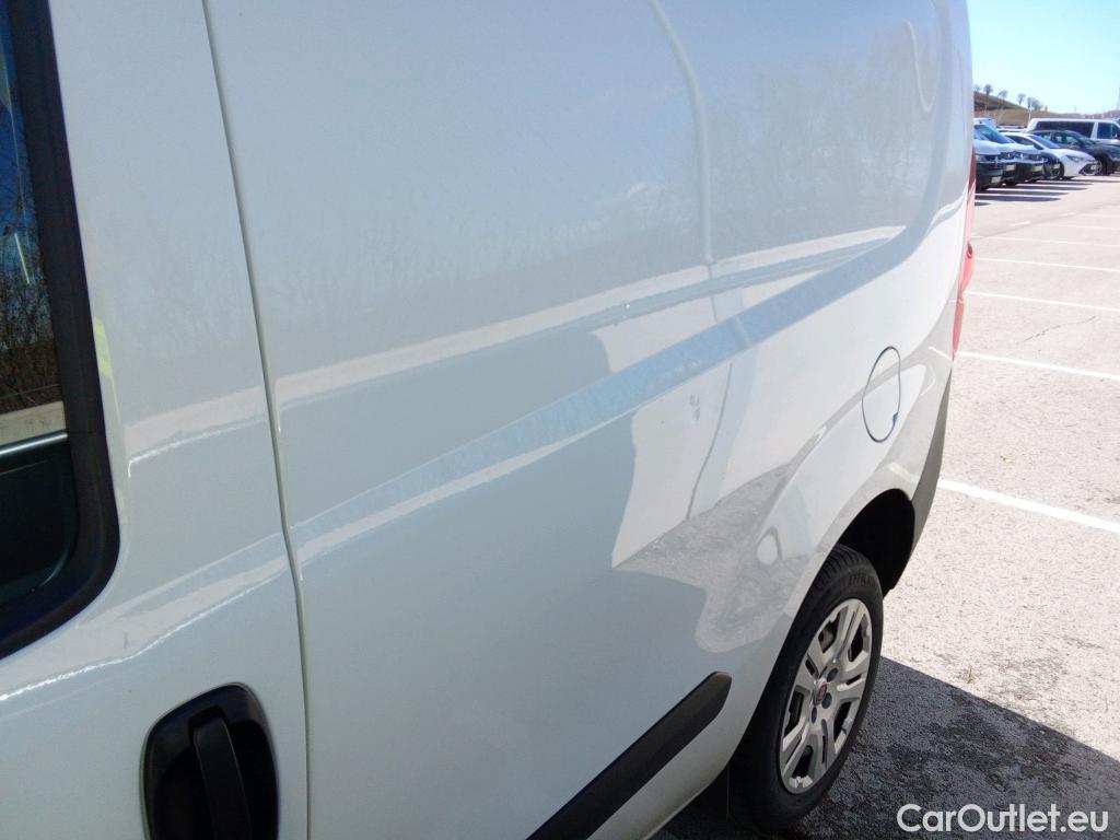  Fiat  Doblo FIAT Doblò Cargo/2015/4P/furgón derivado de turismo Cargo SX 1.6 Mjet 66kW (90CV) (AC) #24