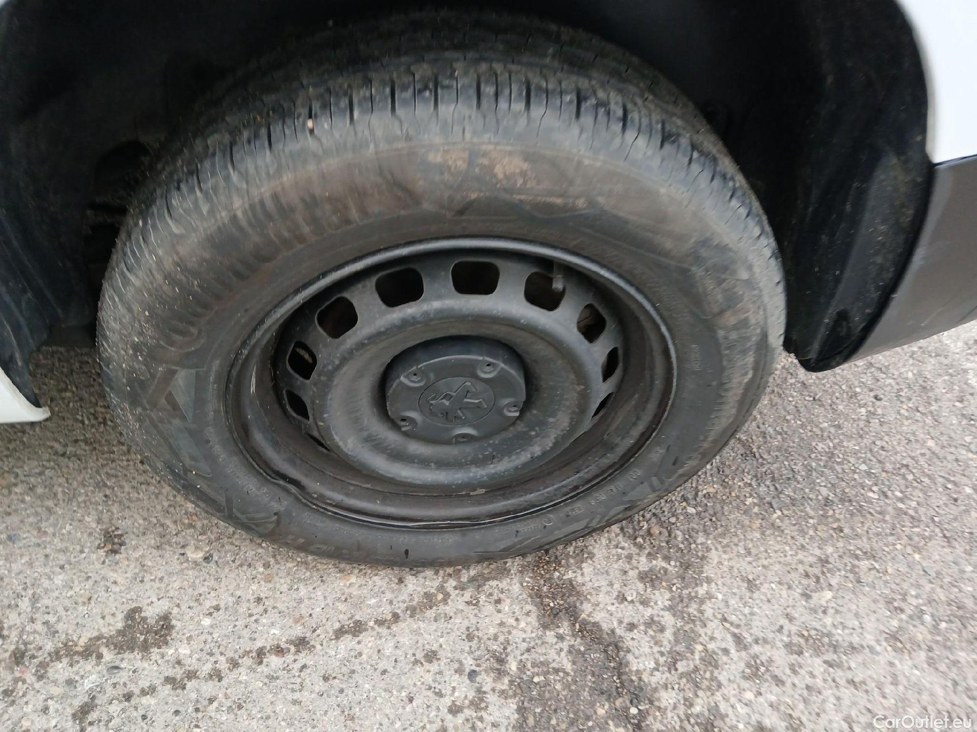  Peugeot  Partner PEUGEOT  / 2018 / 4P / furgón derivado de turismo Premium Standard 600kg BlueHDi 73kW (AC) #40