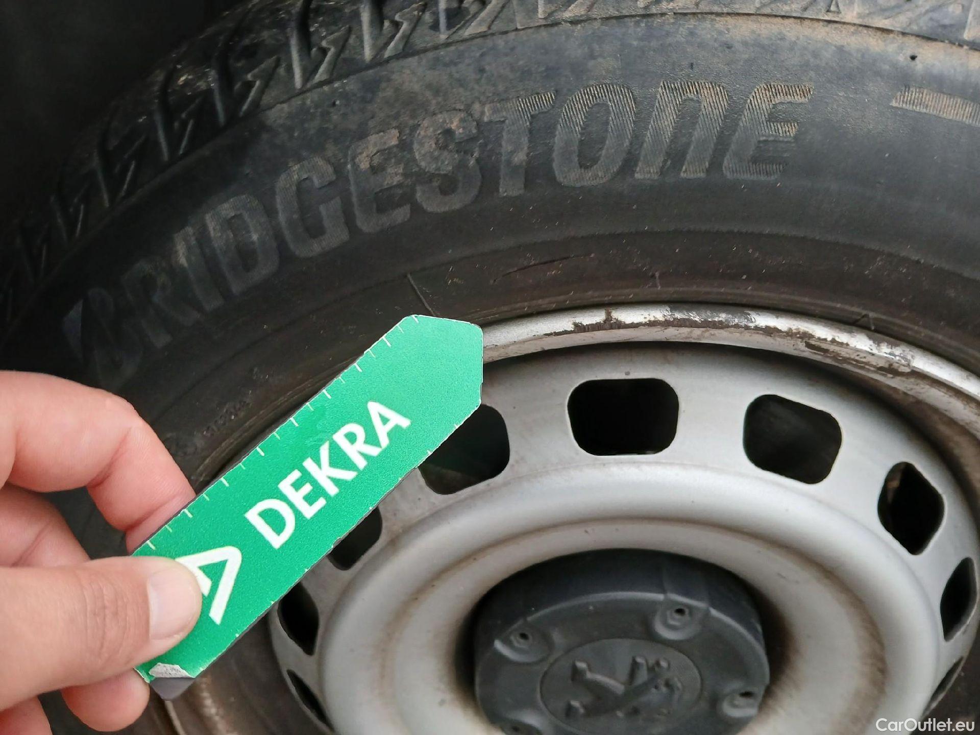  Peugeot  Partner PEUGEOT  / 2018 / 4P / furgón derivado de turismo Premium Standard 600kg BlueHDi 73kW (AC) #30