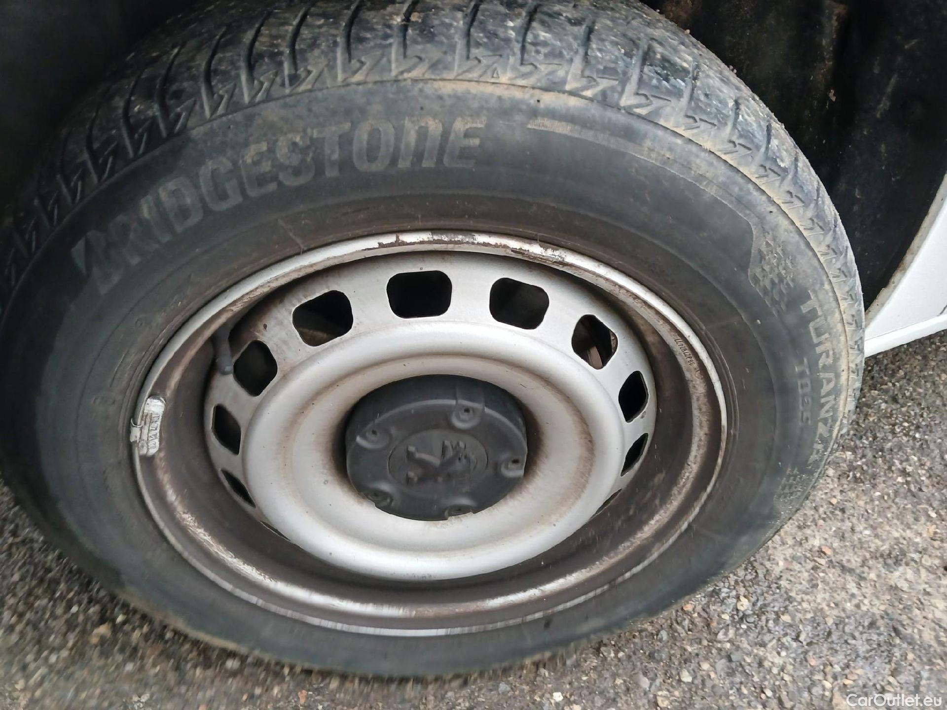  Peugeot  Partner PEUGEOT  / 2018 / 4P / furgón derivado de turismo Premium Standard 600kg BlueHDi 73kW (AC) #31