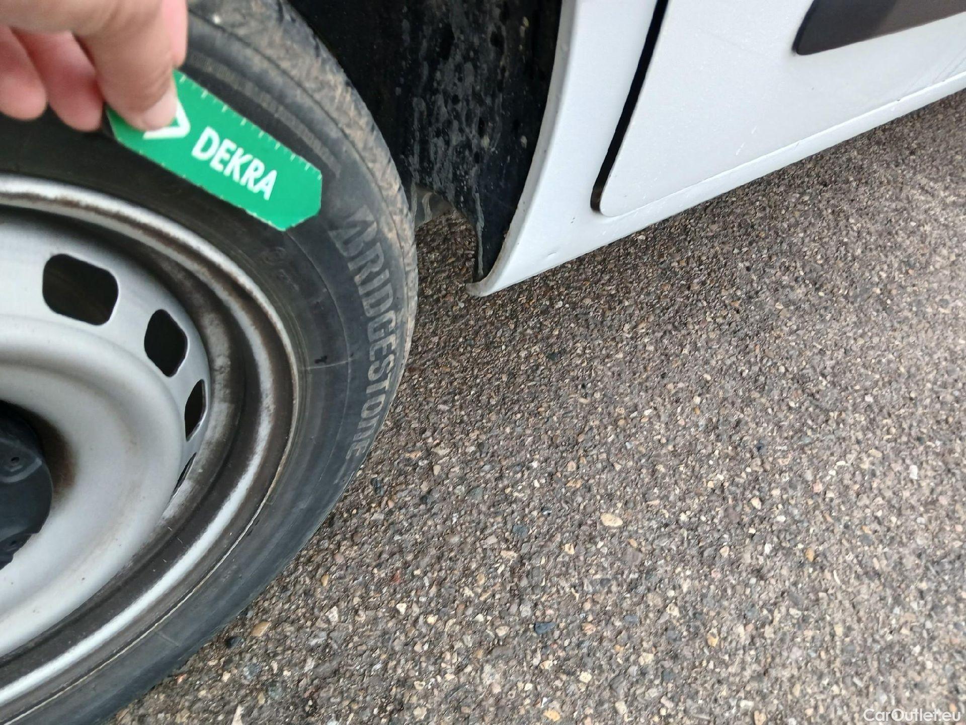  Peugeot  Partner PEUGEOT  / 2018 / 4P / furgón derivado de turismo Premium Standard 600kg BlueHDi 73kW (AC) #39