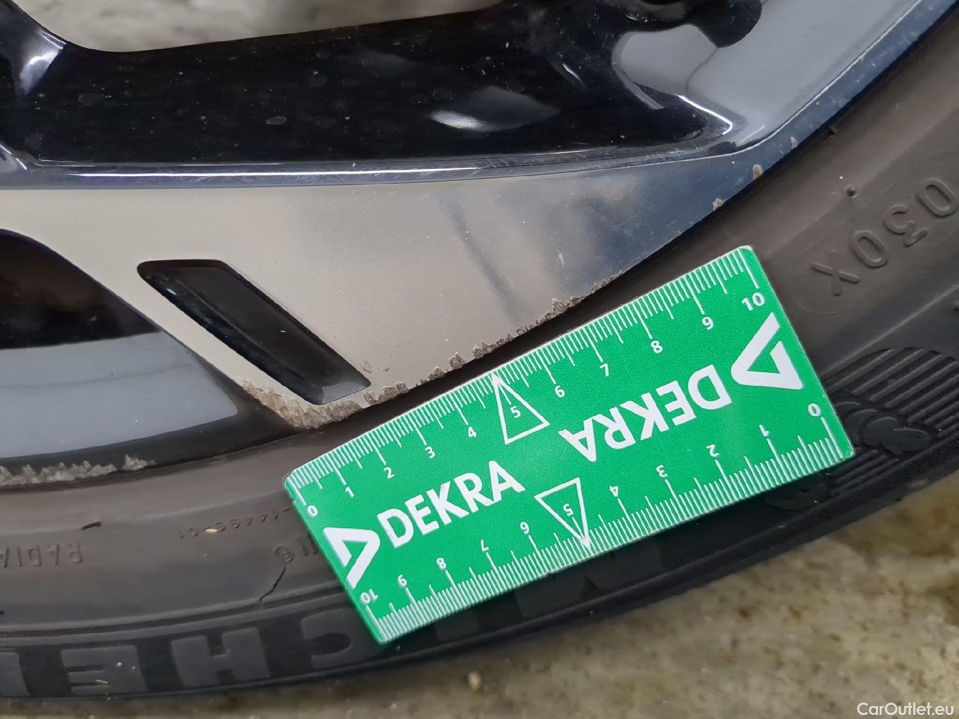  KIA  Sportage KIA  / 2021 / 5P / SUV 1.6 T-GDI 265 PHEV AUTO 4WD GT-L PREM BU #10