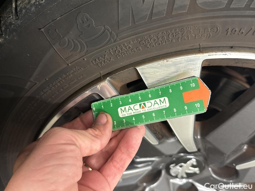  Peugeot  2008  Allure 1.2 PureTech 110CV BVA6 E6dT #8