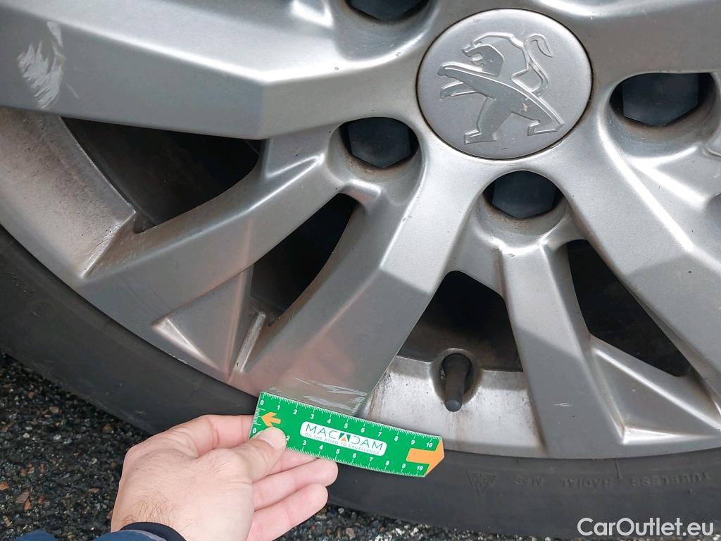  Peugeot  3008  Active Business 1.2 PureTech 130CV BVA8 E6d #32