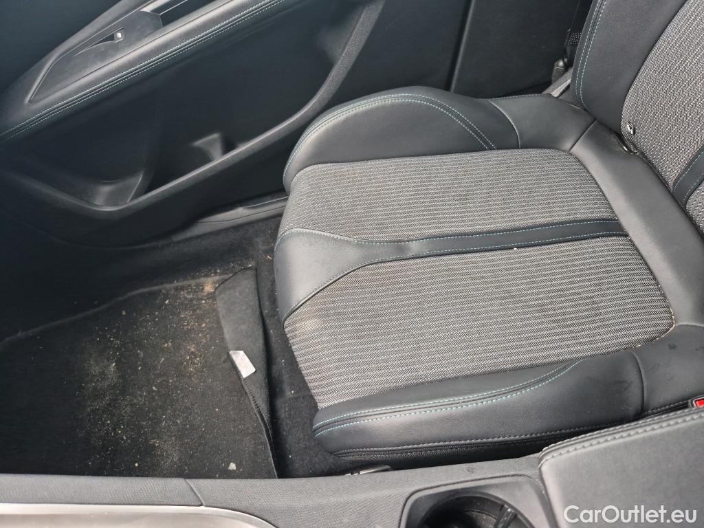  Peugeot  3008 PEUGEOT  / 2020 / 5P / todoterreno 1.5 BlueHDi 96kW (130CV) S&S Allure EAT8 #17