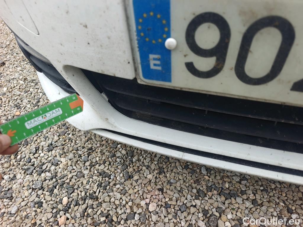  Peugeot  308 PEUGEOT  / 2017 / 5P / berlina con portón 5p Style BlueHDi 130 S&S #16