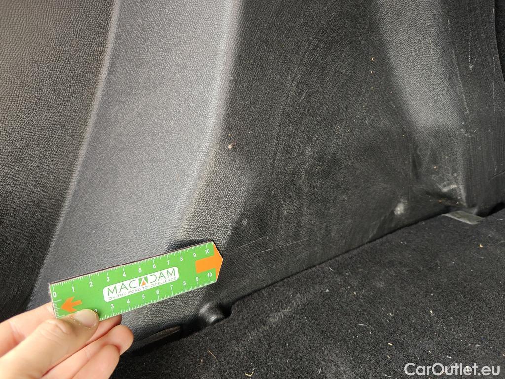  Peugeot  2008 PEUGEOT  / 2019 / 5P / todoterreno Allure BlueHDI 81kW (110CV) #25