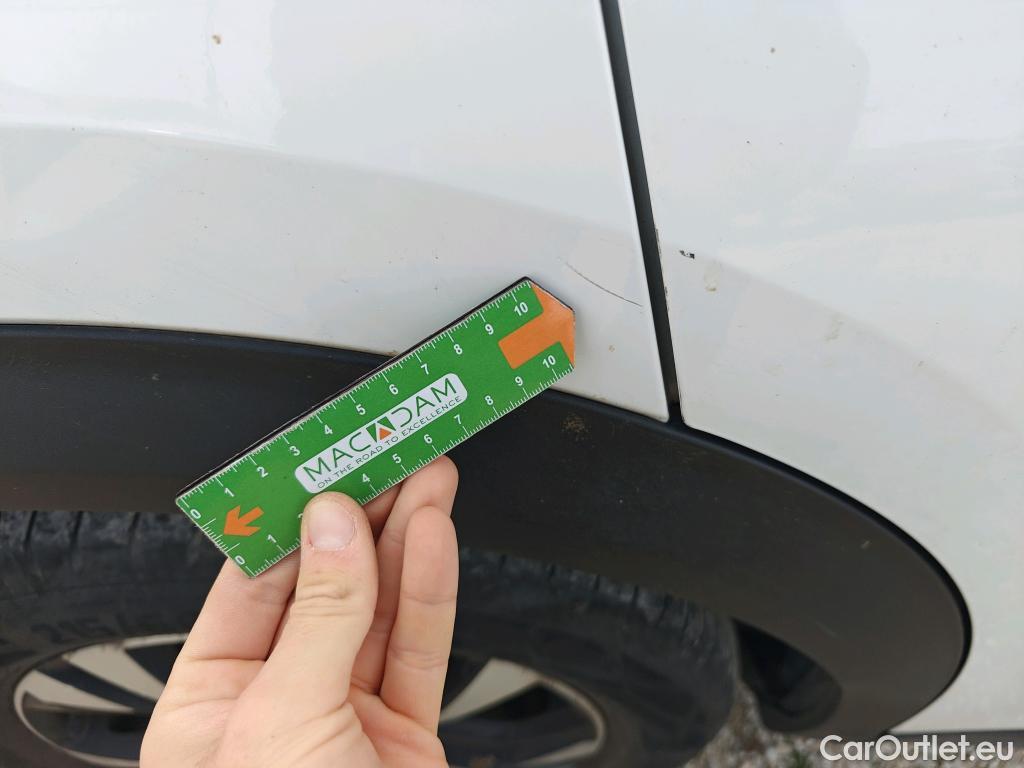  Peugeot  2008 PEUGEOT  / 2019 / 5P / todoterreno Allure BlueHDI 81kW (110CV) #56