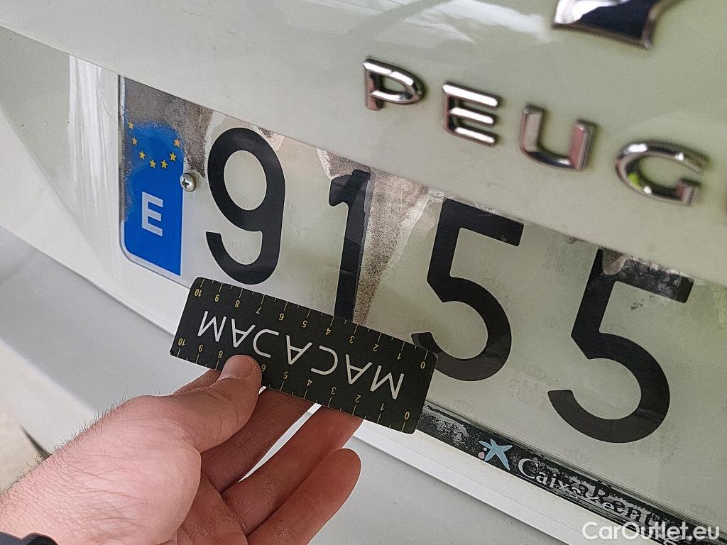  Peugeot  308 PEUGEOT  / 2017 / 5P / berlina con portón 5p Style BlueHDi 130 S&S #24