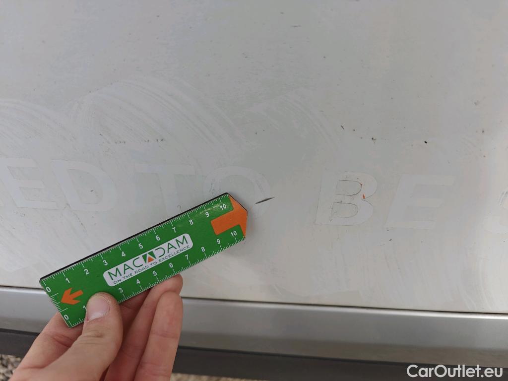  Peugeot  2008 PEUGEOT  / 2019 / 5P / todoterreno Allure BlueHDI 81kW (110CV) #17