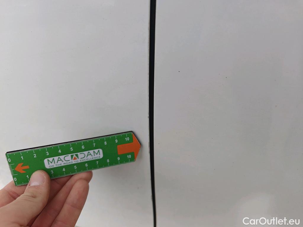  Peugeot  2008 PEUGEOT  / 2019 / 5P / todoterreno Allure BlueHDI 81kW (110CV) #19