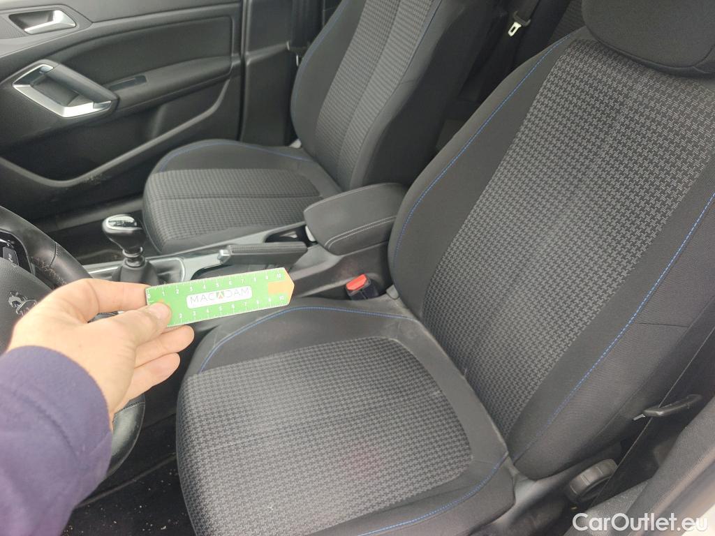  Peugeot  308 PEUGEOT  / 2017 / 5P / berlina con portón 5p Style BlueHDi 130 S&S #17