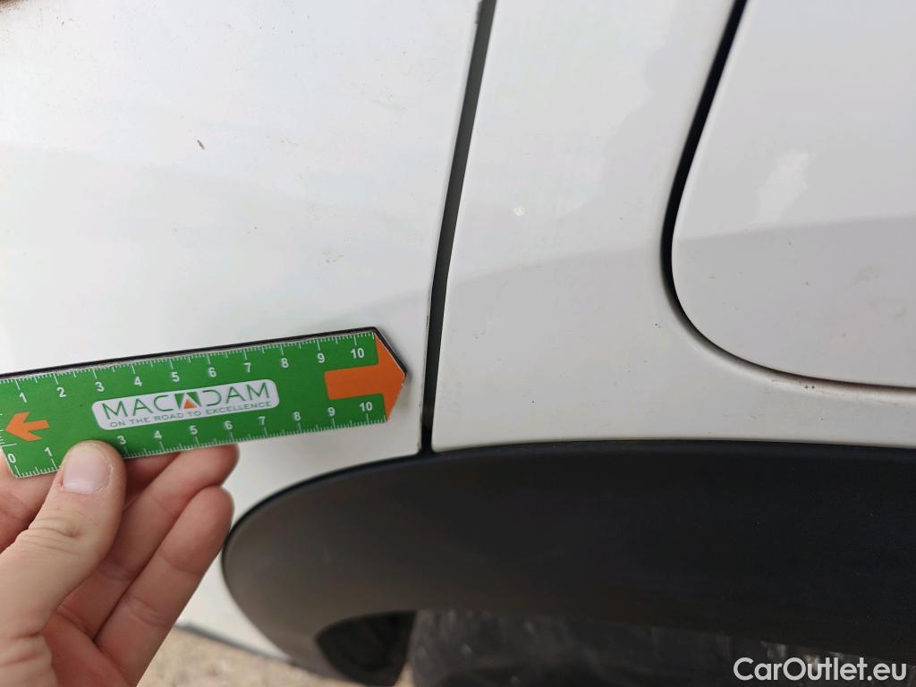  Peugeot  2008 PEUGEOT  / 2019 / 5P / todoterreno Allure BlueHDI 81kW (110CV) #28