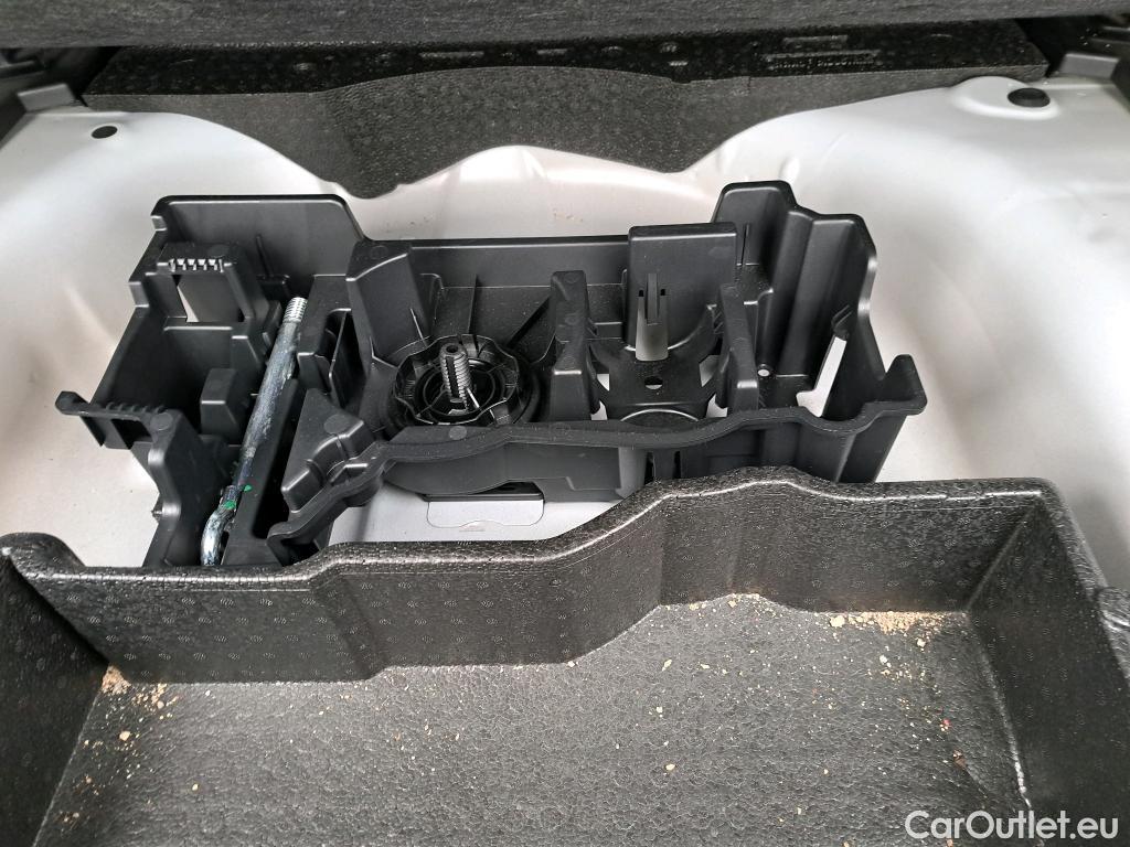  Peugeot  2008 PEUGEOT  / 2019 / 5P / todoterreno Allure BlueHDI 81kW (110CV) #4