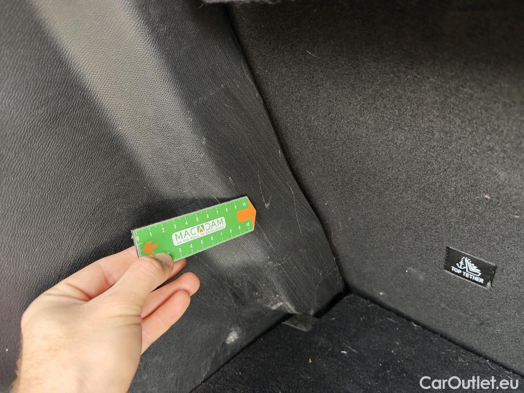  Peugeot  2008 PEUGEOT  / 2019 / 5P / todoterreno Allure BlueHDI 81kW (110CV) #26